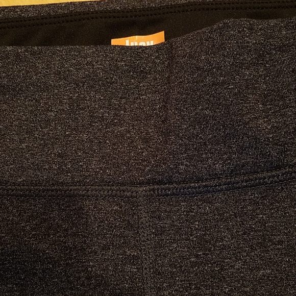 NWOT Lucy Capris - Picture 4 of 7